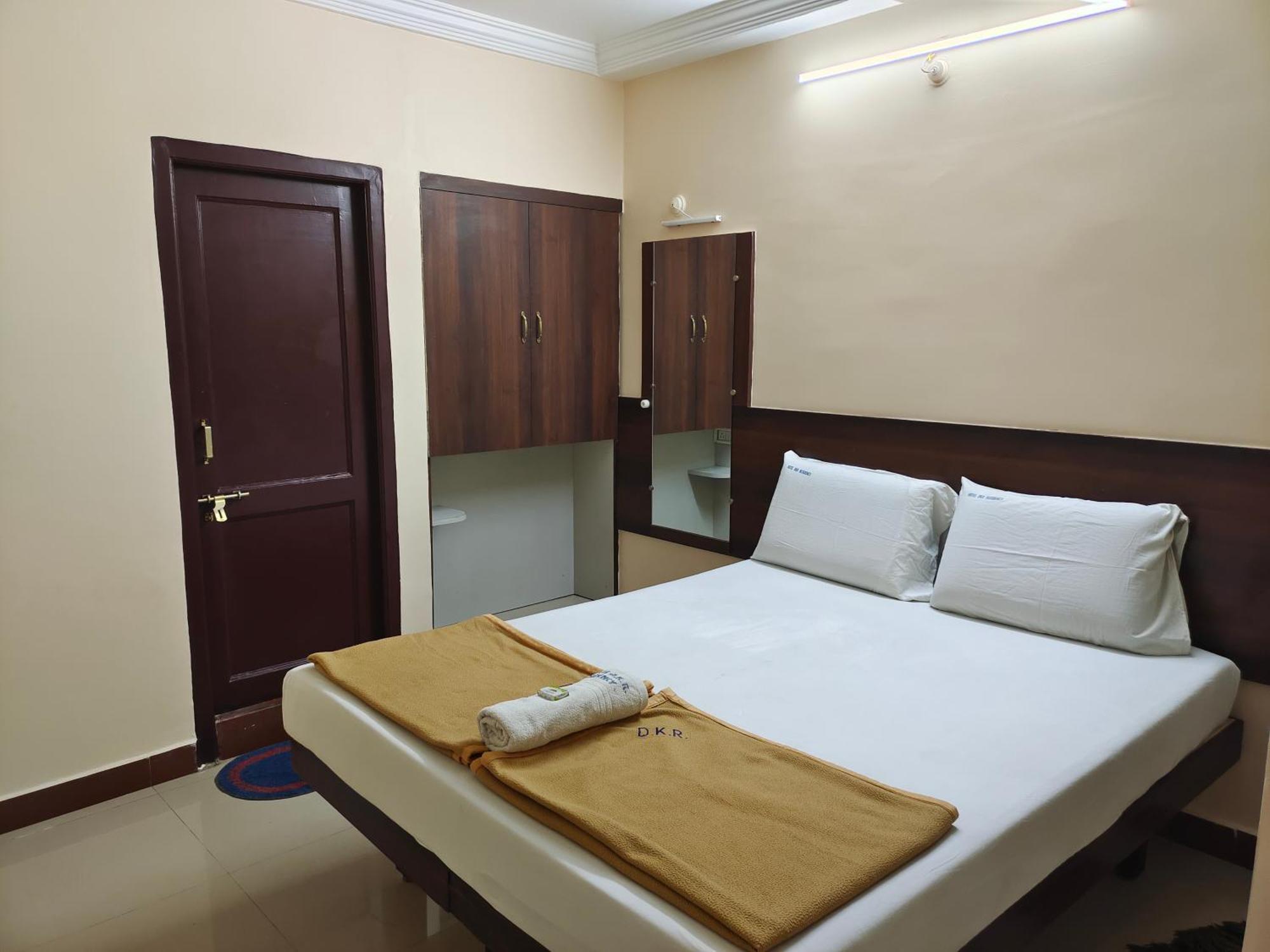 Hotel Dkr Residency Τιρουπάτι Εξωτερικό φωτογραφία